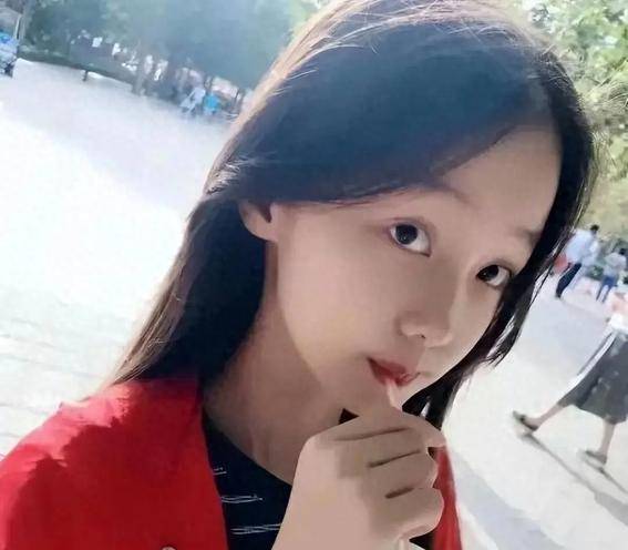 赵薇“女儿”美到被全网禁整容，16岁惊艳蜕变！
