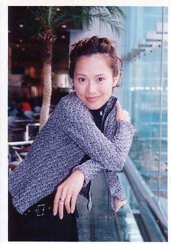 53岁陈松伶暴瘦到90斤，和丈夫张铎像两辈人，如今幸福吗？