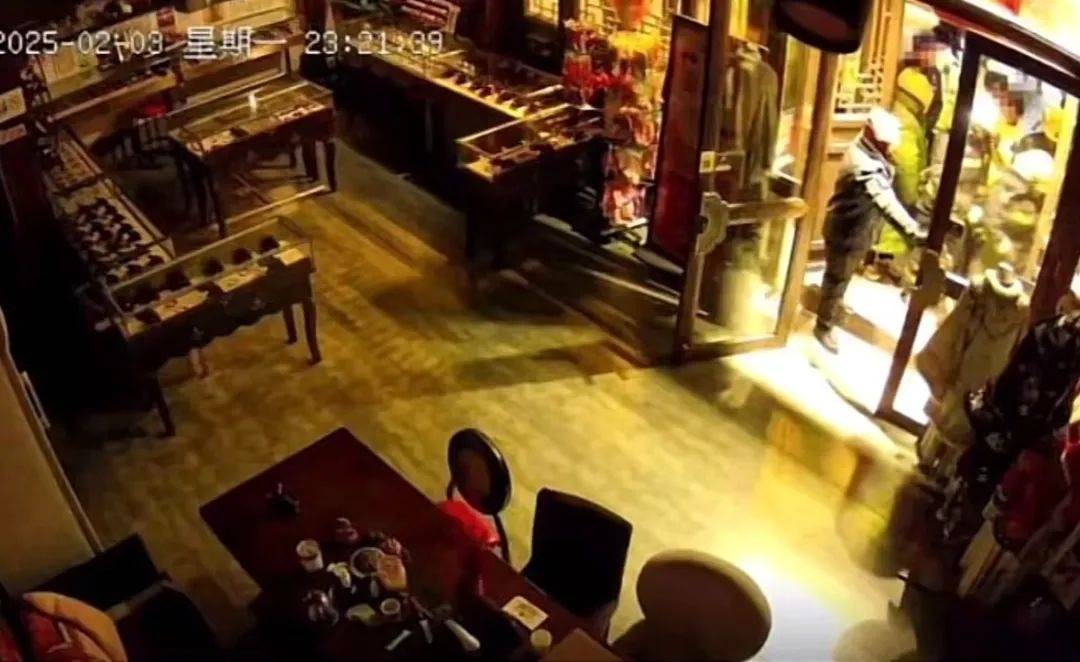 大同市平城区官方就“破门亮灯”事件公开致歉：诚恳接受批评，确保类似事件不再发生