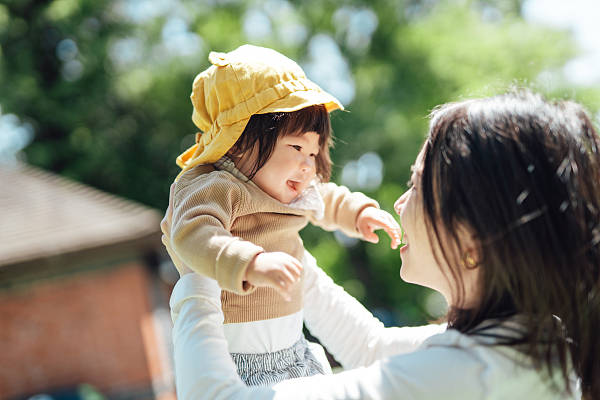 夫妻收养弃婴3年办不了领养证，不能任由孩子成“黑户”