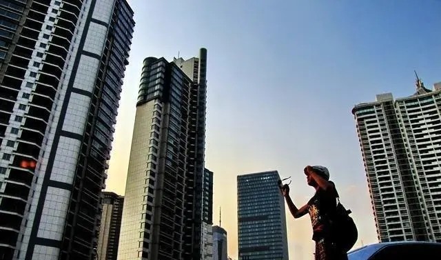 证券时报头版(证券时报头版评论瑞信被收购考验全球金融监管体系)